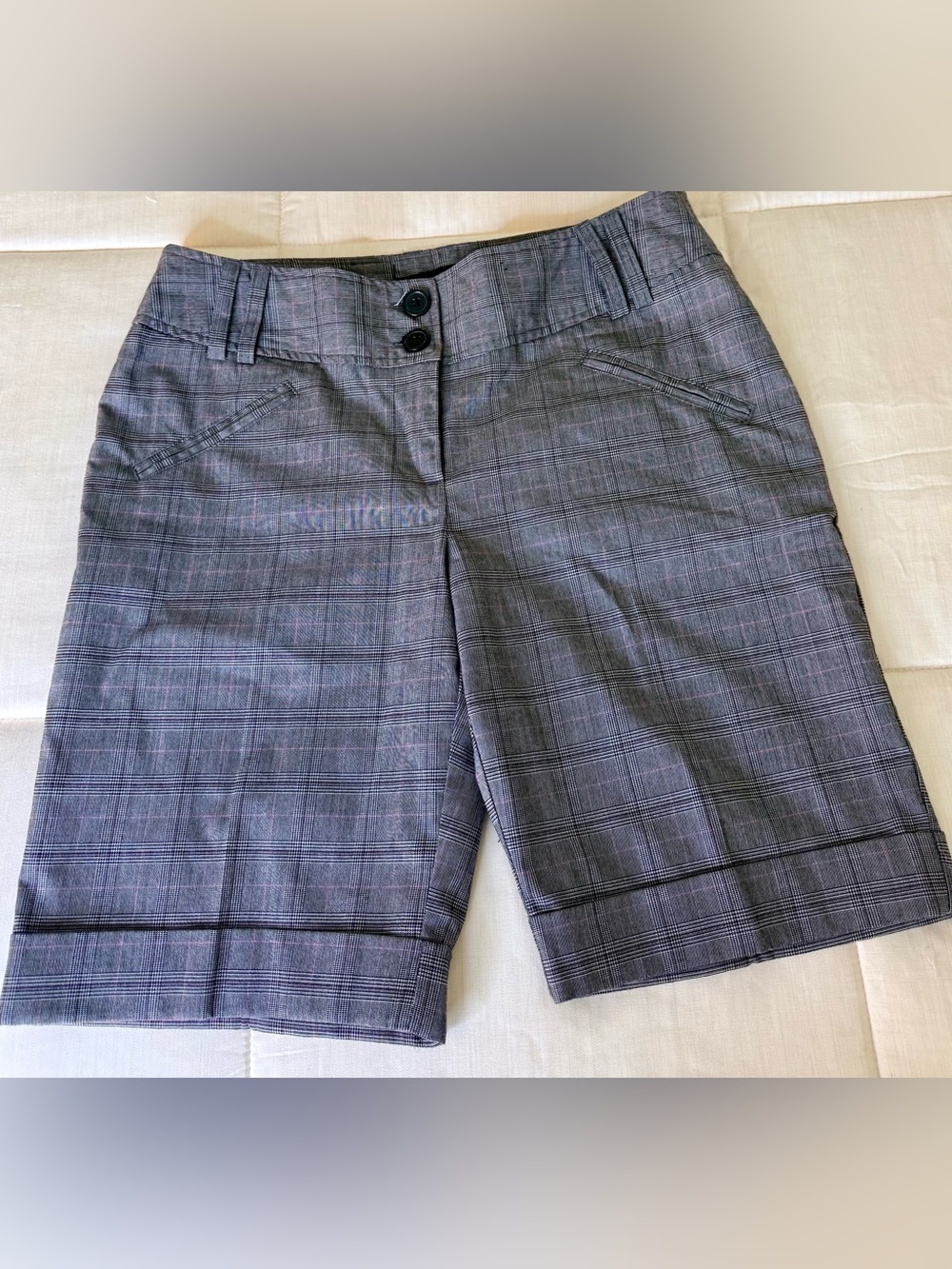 Y2K Star City gray preppy plaid mid length modest shorts work dress shorts med